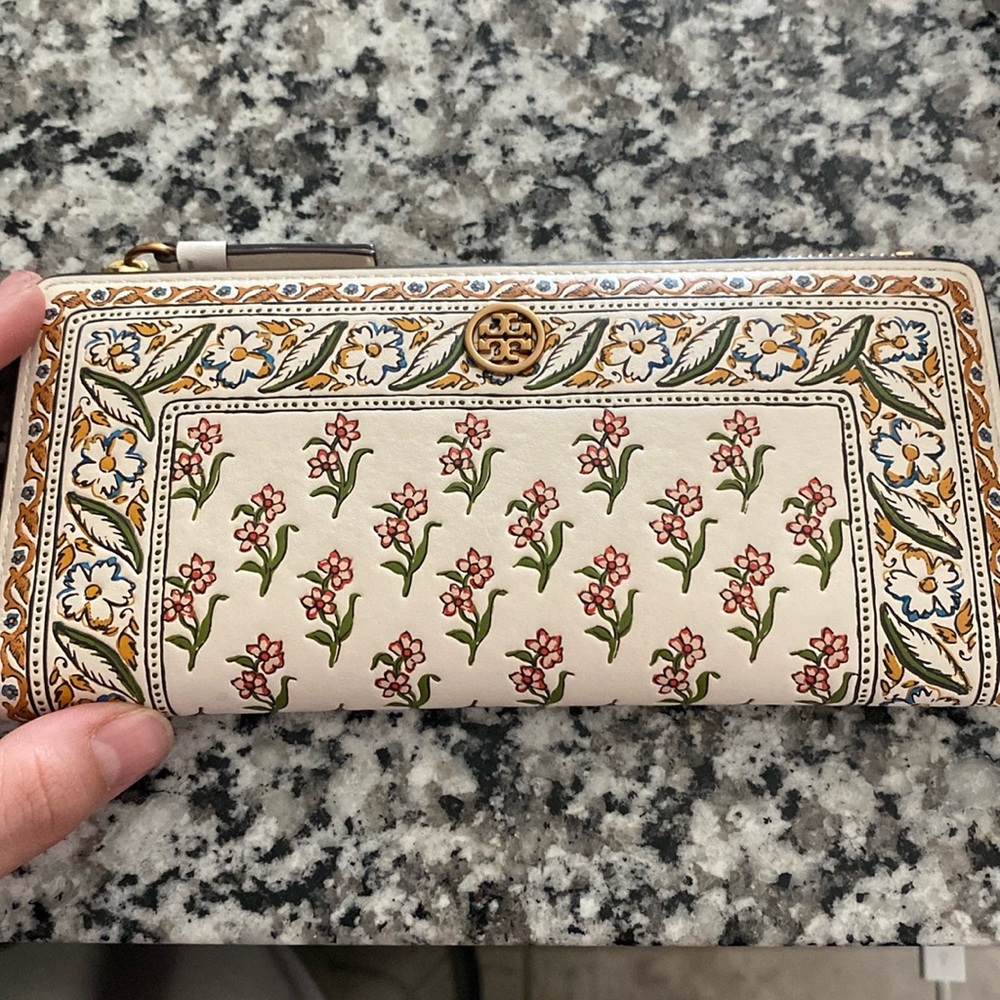 Tory Burch wallet